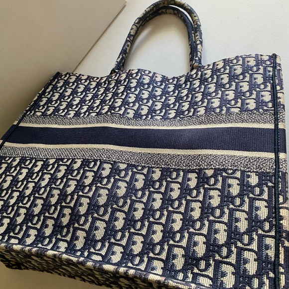 Authentic Dior Oblique BookTote Large Bag - Picture 4 of 11